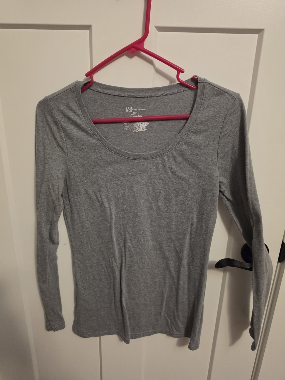 No Boundaries Gray Long-Sleeve Scoop Neck Top